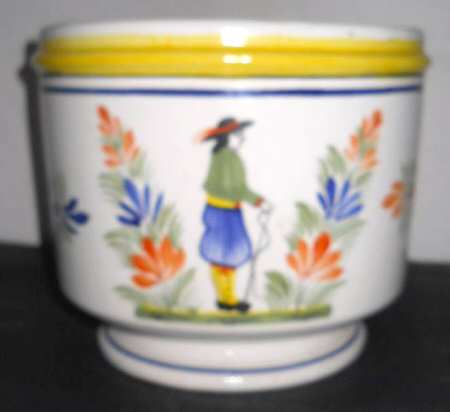 Henriot (Lady Or Man Center) 7" Planter