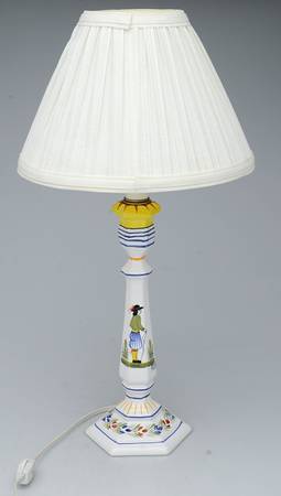 Henriot (Lady Or Man Center) 15" Electric Lamp & Shade