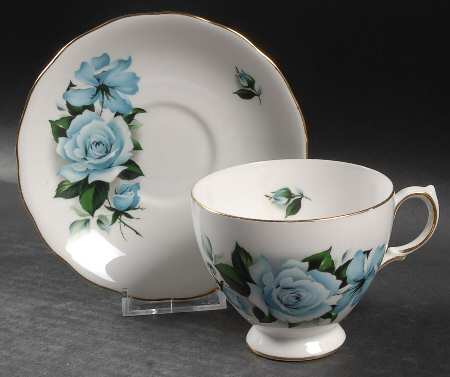 8282 Footed Cup & Saucer Set