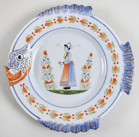 Henriot (Lady Or Man Center) 9" Fish Plate