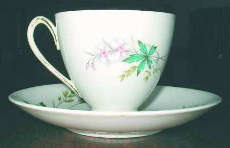 Louise (Smooth) Footed Cup & Saucer Set