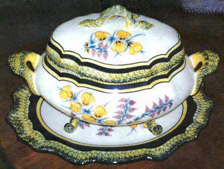 QUI53 Tureen & Lid w/Underplate