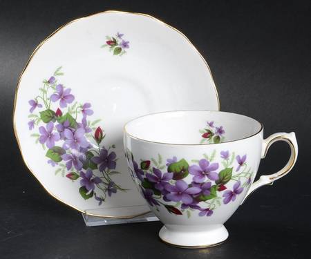 N8423 Footed Cup & Saucer Set
