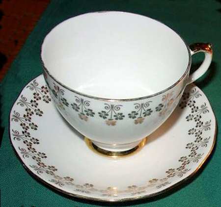 E767 Footed Cup & Saucer Set