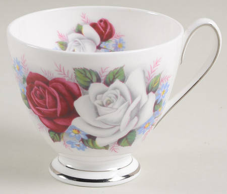 QUA51 Footed Cup