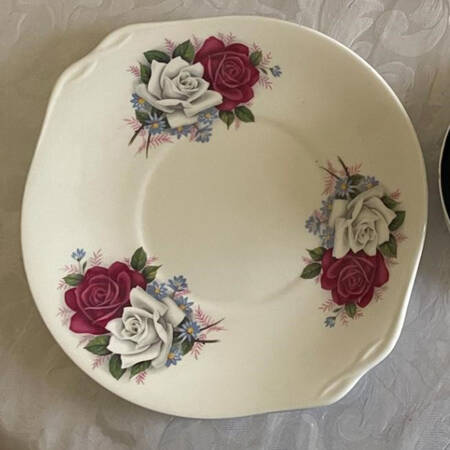 QUA51 Handled Cake Plate