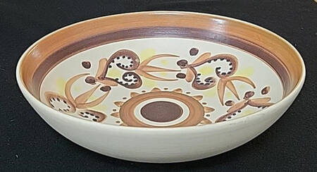 QUI74 9" Round Vegetable Bowl