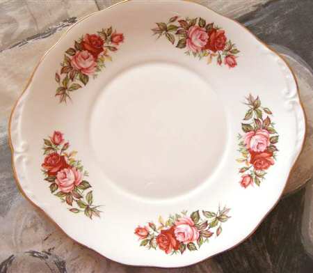 D179 Handled Cake Plate