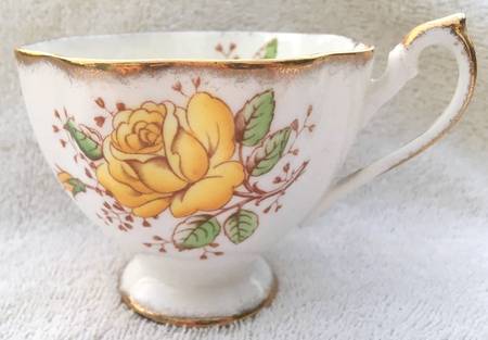 Country Gardens (Brushed Gold Trim) Footed Cup