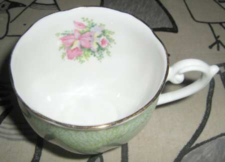 QUA55 Footed Cup