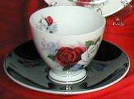 QUA59 Footed Cup & Saucer Set