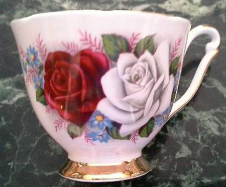 QUA73 Footed Cup