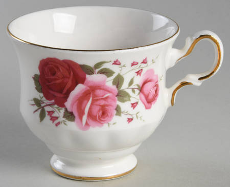 B675 Footed Cup
