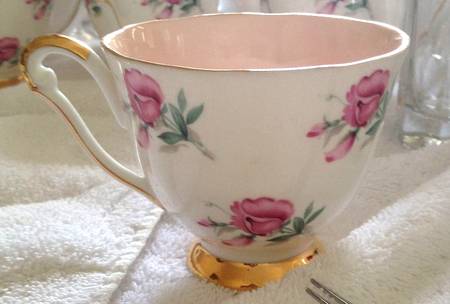 QUA74 Footed Cup
