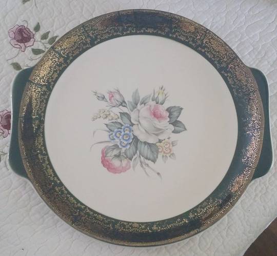 QUG2 Handled Cake Plate
