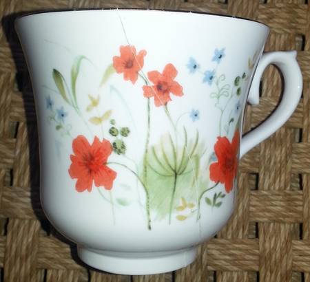 QUA81 Footed Cup