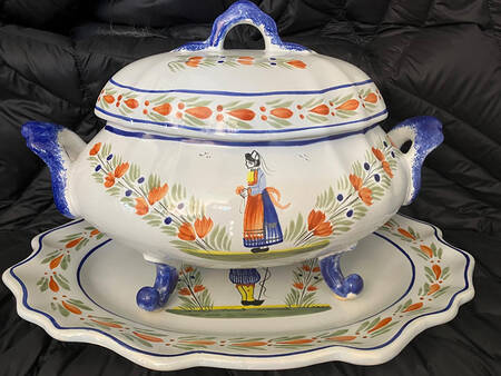 D217 Tureen & Lid w/Underplate