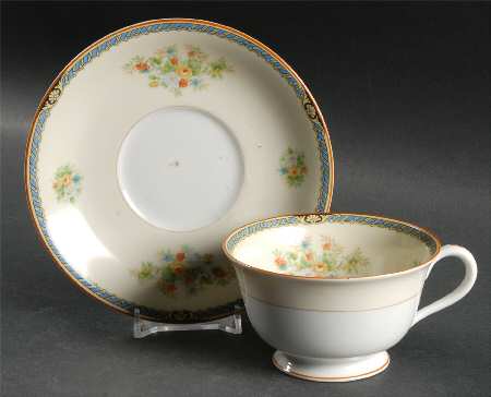 RO67 Footed Cup & Saucer Set