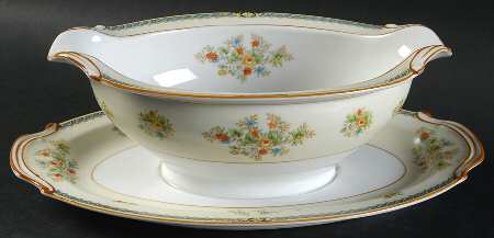 RO67 Gravy Boat with Attached Underplate