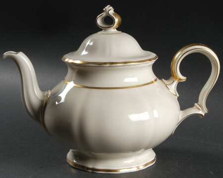 1129 (Chippendale, Cream) Teapot & Lid