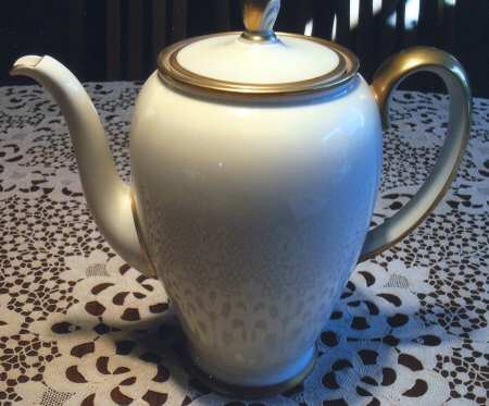 1473 (Aida, White) Coffee Pot & Lid