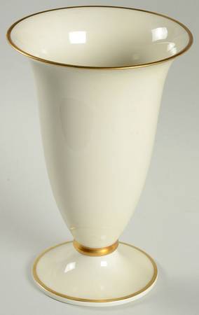 1473 (Aida, Cream) 9" Vase