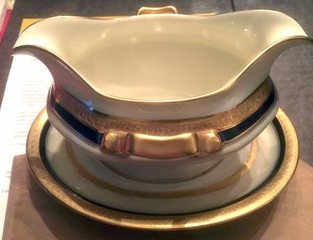 2347 Gravy Boat with Attached Underplate
