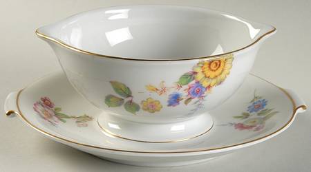 2575 Gravy Boat with Attached Underplate