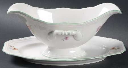 2664 (Chippendale, Cream, Green Trim) Gravy Boat with Attached Underplate