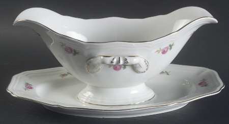 2820 (Chippendale, Gold Trim) Gravy Boat with Attached Underplate