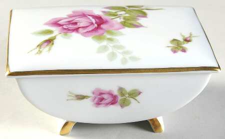 2825 (Aida, White) Cigarette Box & Lid