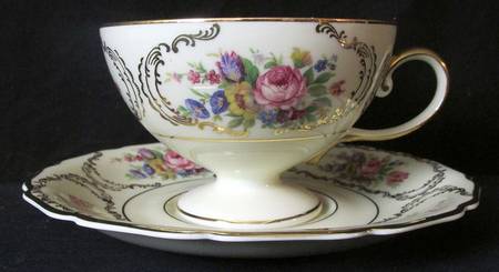 2924 Footed Cup & Saucer Set