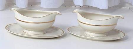 2980 Gravy Boat with Attached Underplate