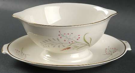 3162 (Aida, Cream) Gravy Boat with Attached Underplate