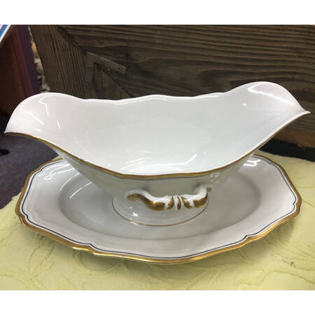 3193 Gravy Boat with Attached Underplate