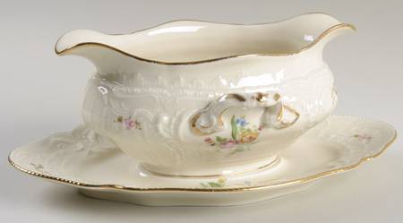 3217 Gravy Boat with Attached Underplate