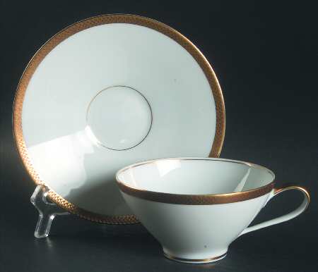 3268 Footed Cup & Saucer Set