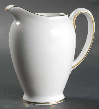 3303 (Aida, White) Creamer