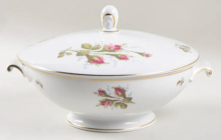 3322 (Aida, Roses) Round Covered Vegetable