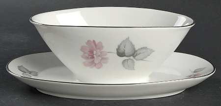 3369 Gravy Boat with Attached Underplate