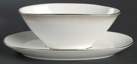 3470 Gravy Boat with Attached Underplate