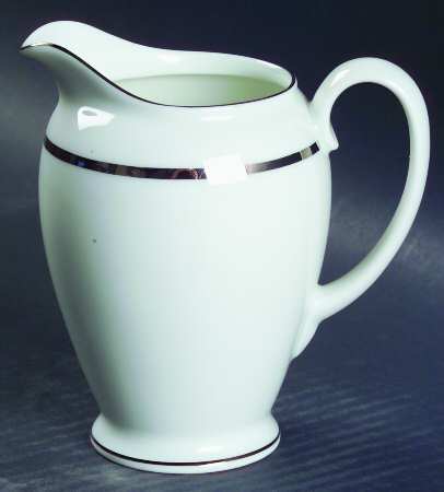 3471 (White Background) Creamer