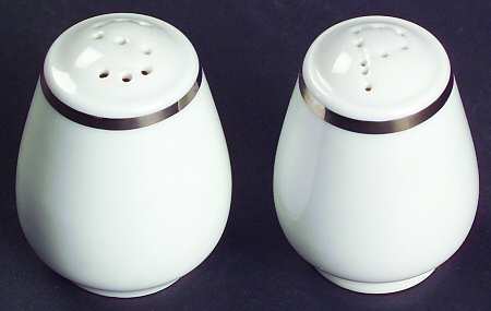 3471 (White Background) Salt & Pepper Set
