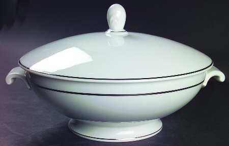 3471 (White Background) Round Covered Vegetable