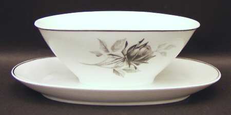3489 Gravy Boat with Attached Underplate