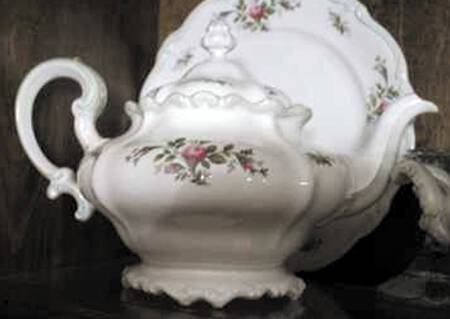 3580 (Pompadour) Teapot & Lid