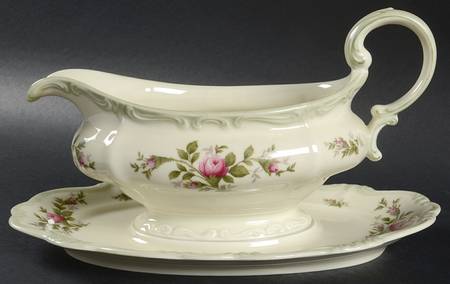 3580 (Pompadour) Gravy Boat with Attached Underplate