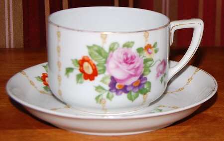 Luise Flat Cup & Saucer Set