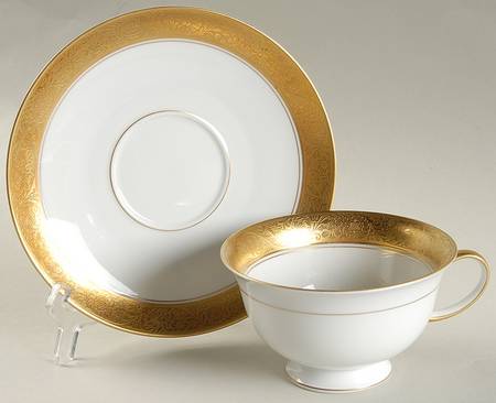 5132 Footed Cup & Saucer Set