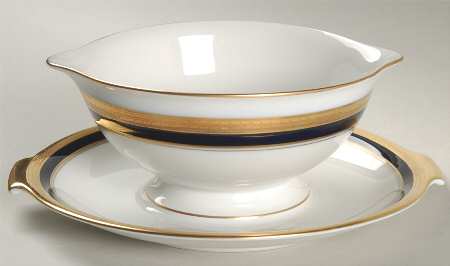 5231 Gravy Boat with Attached Underplate